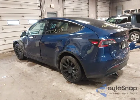 2022 Tesla Model Y Long Range Dual Motor All-Wheel Drive z USA, uszkodzony, nr VIN 7SAYGDEE4NF447310